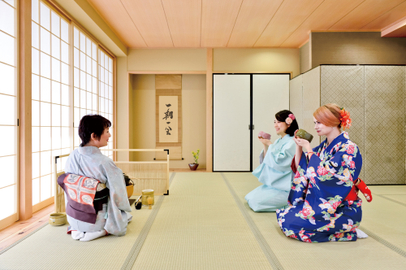 Osaka Tea Ceremony and Kimono Experience