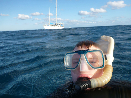 snorkelling-great-barrier-reef